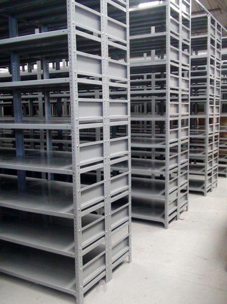 Instalación de anaqueles Multisistemas